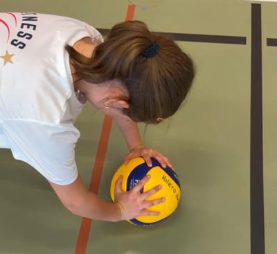Kids Volley Dreieck am Ball